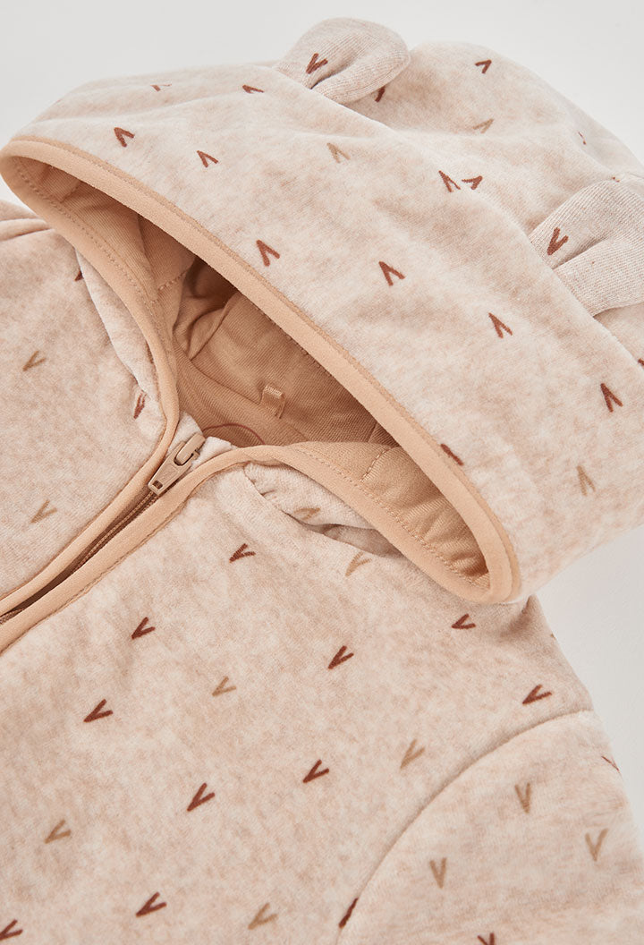 Fleece overall bezhë me kapuç dhe print për bebe