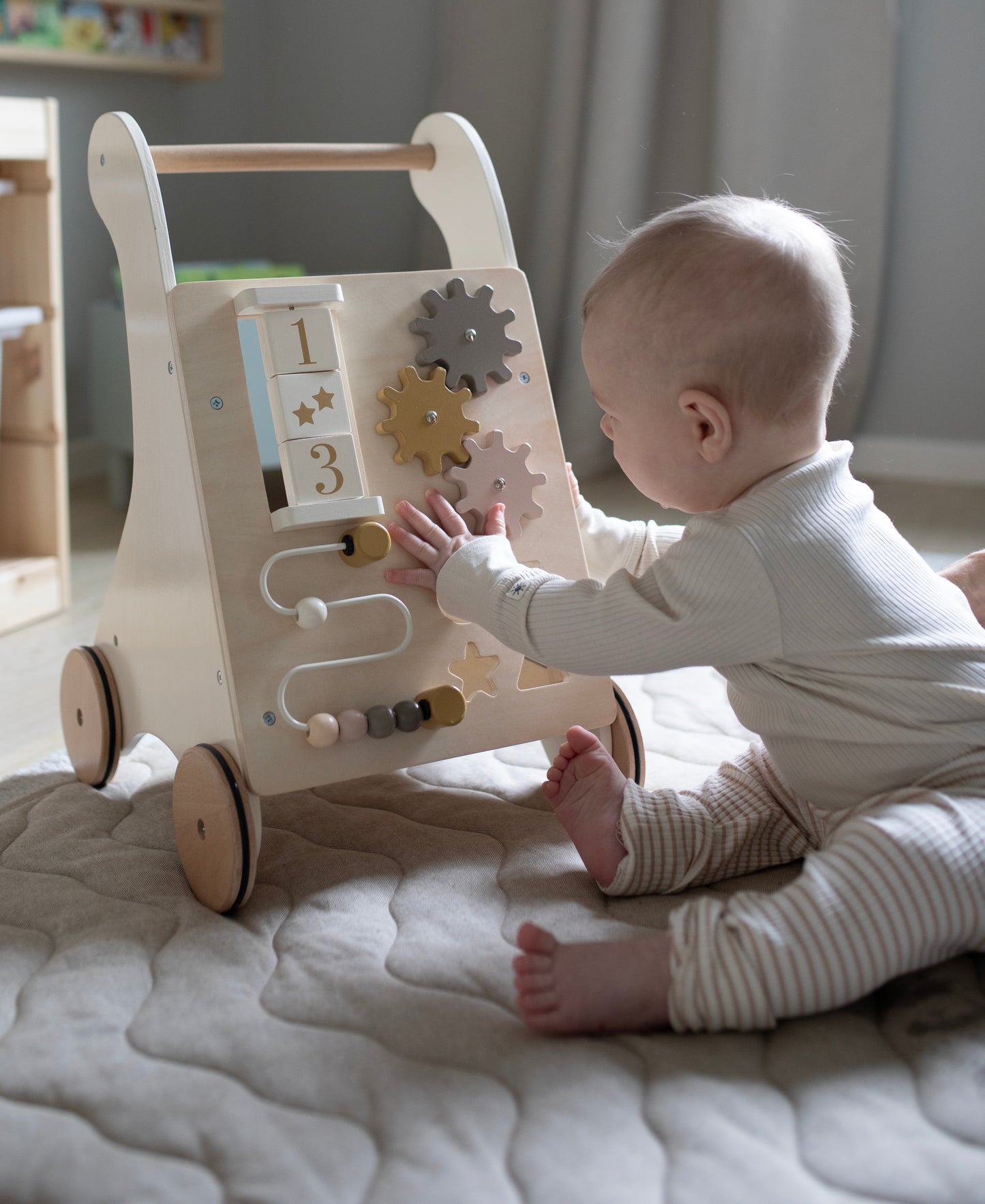 Karrocë aktiviteti për fëmijë