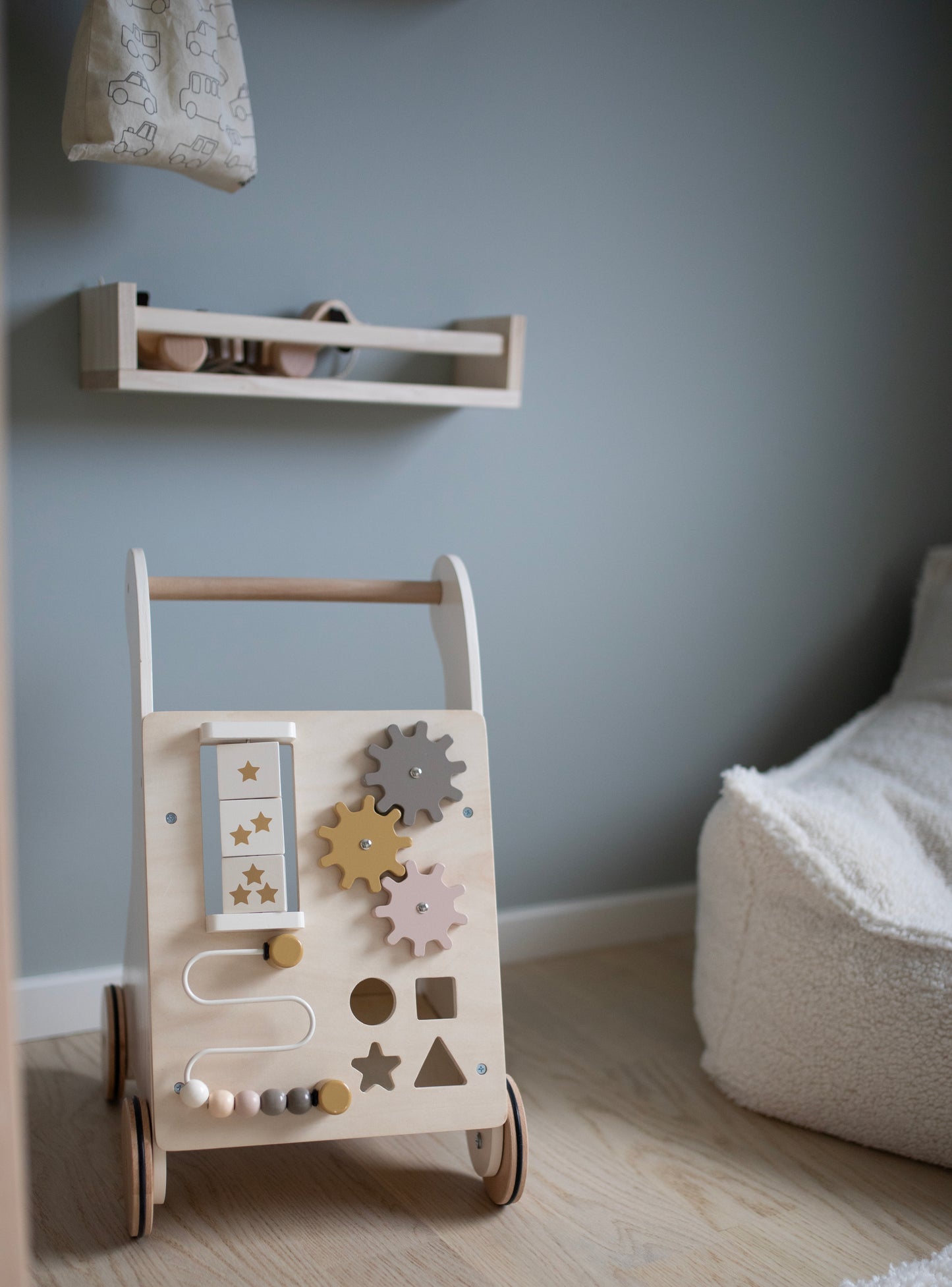 Karrocë aktiviteti për fëmijë