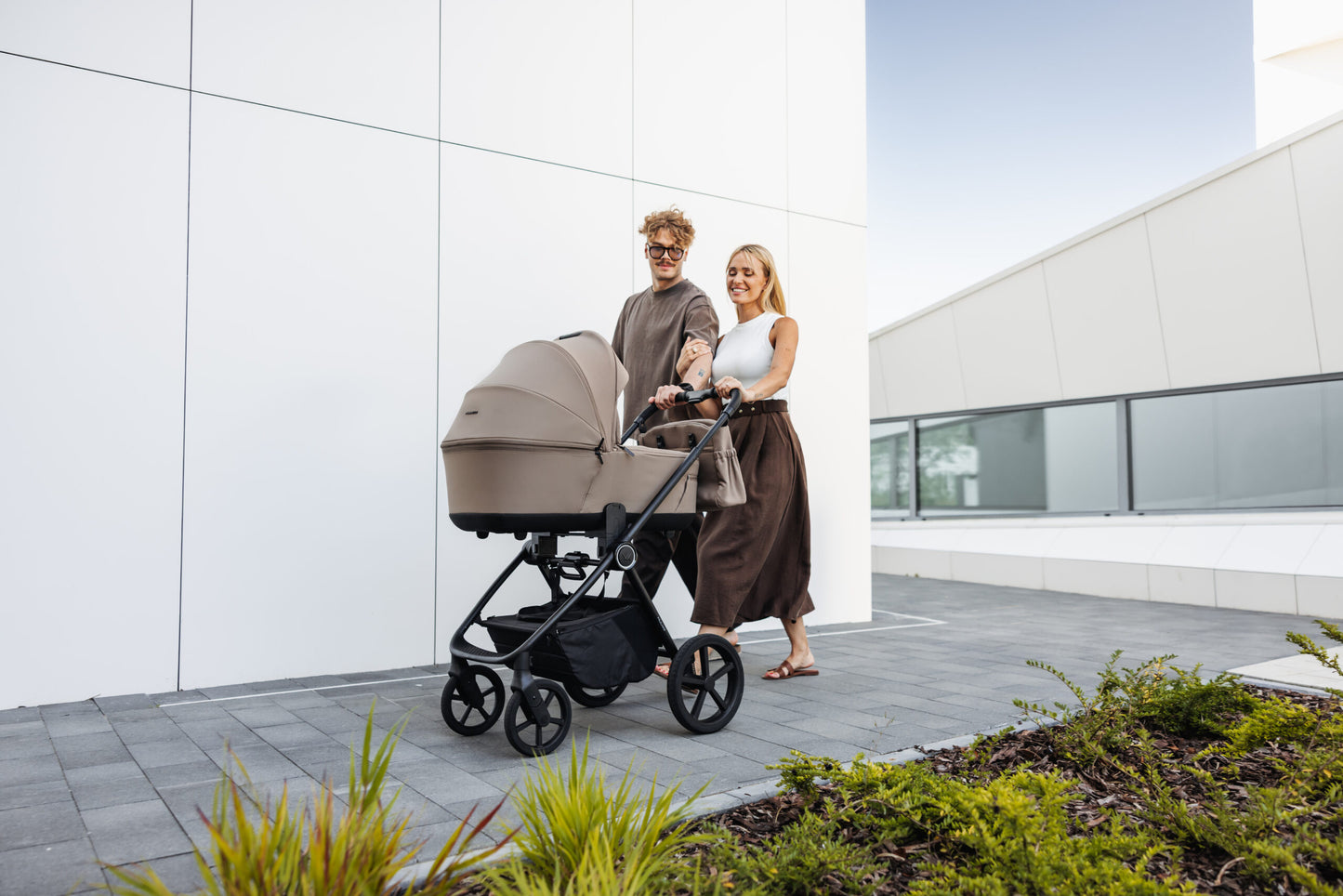 Karroce-MUUVO ONE Negro 2 ne 1 set