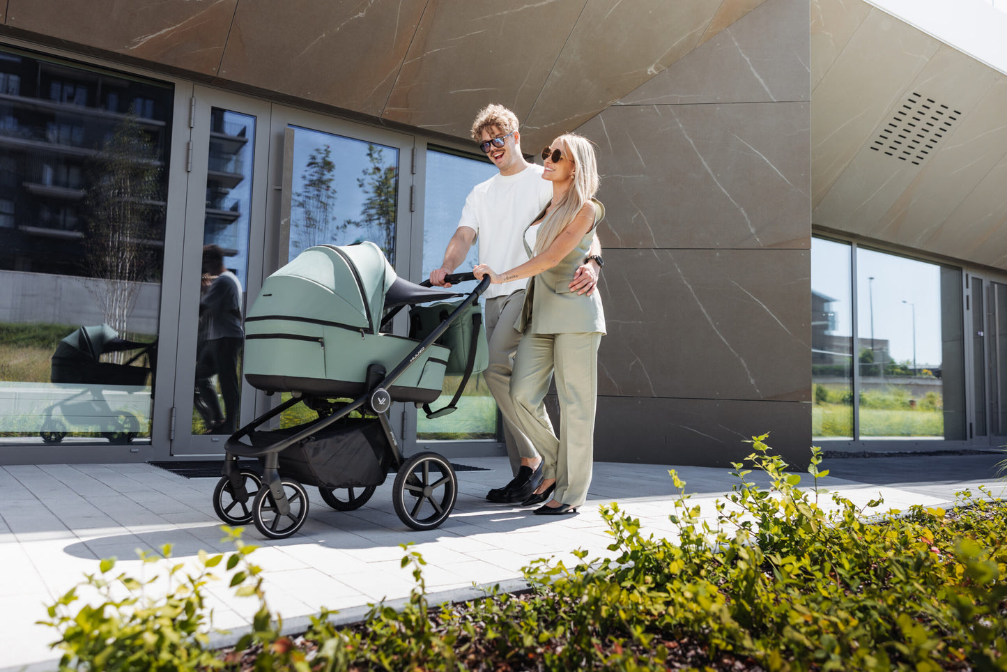 Karroce-MUUVO FIVE - Iron Graphite 2 në 1