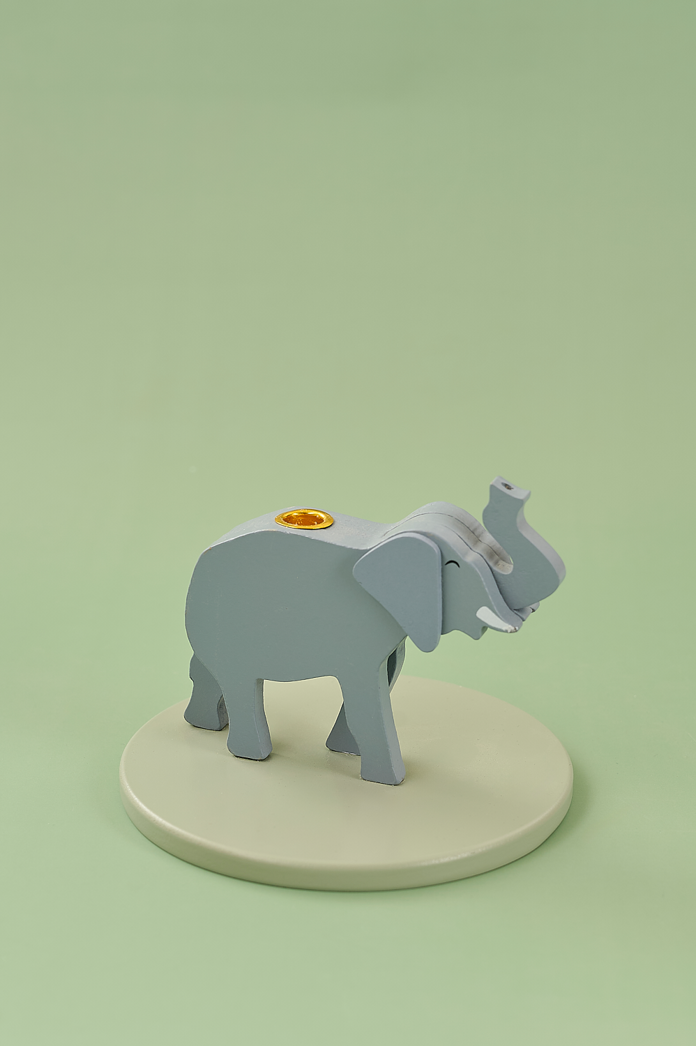 Mbajtëse qirinjsh në formë elefanti