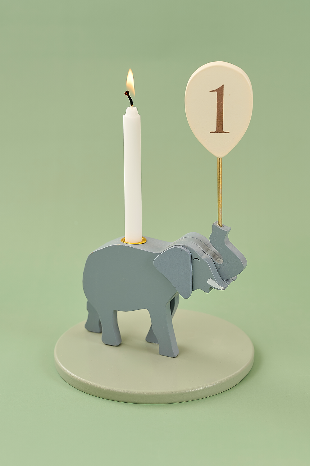 Mbajtëse qirinjsh në formë elefanti