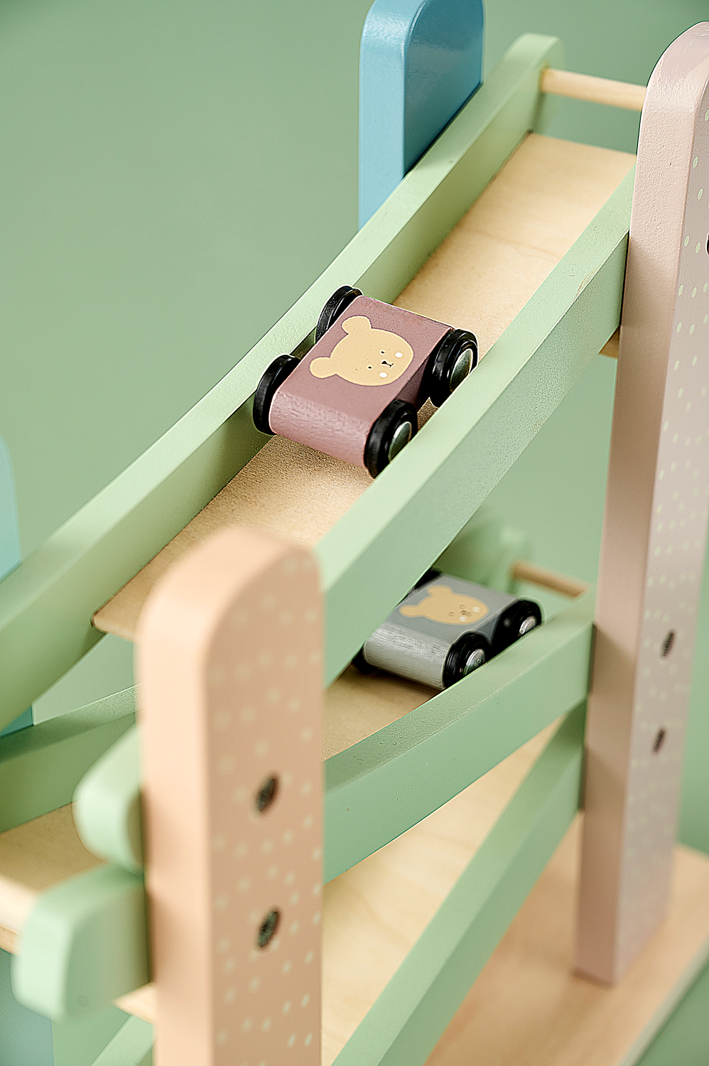 Pistë makinash prej druri – për garuesit e vegjël